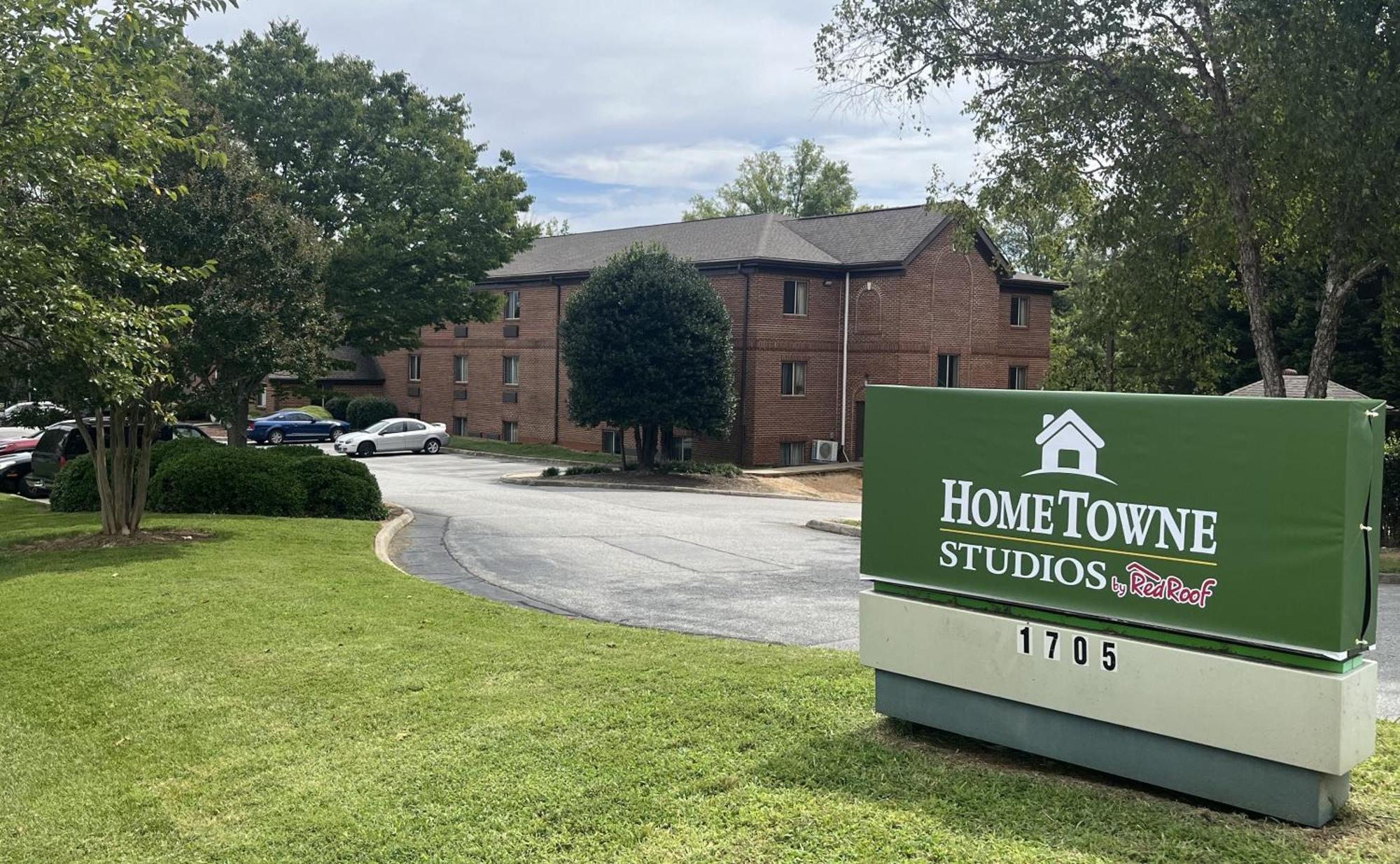 Hometowne Studios And Suites By Red Roof Greensboro Kültér fotó